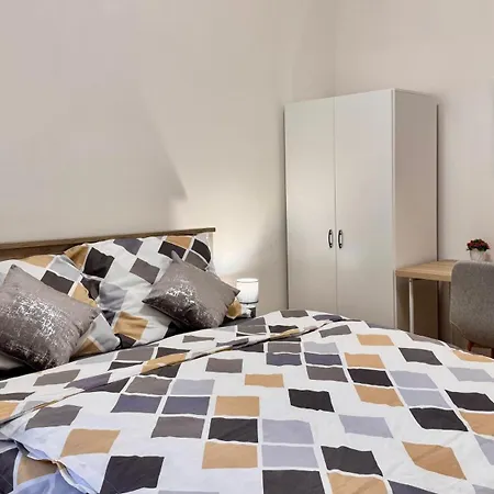 Apartmnet Near Ip Pavlova Apartment