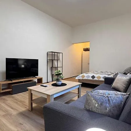 Apartmnet Near Ip Pavlova
