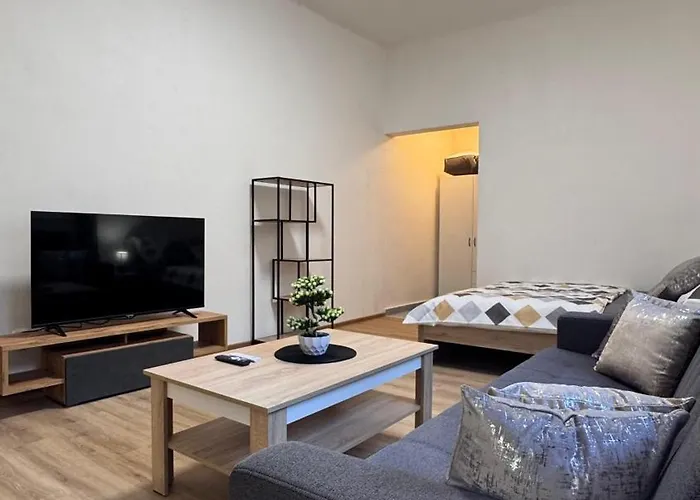 Apartmnet Near Ip Pavlova *