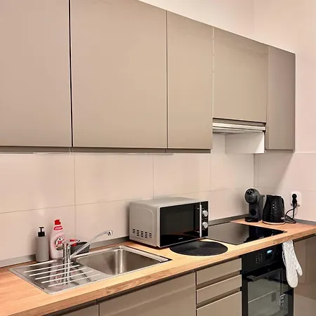Apartmnet Near Ip Pavlova *