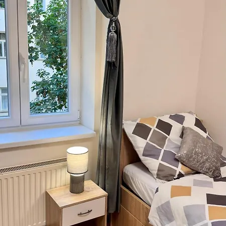 Apartmnet Near Ip Pavlova Appartement *